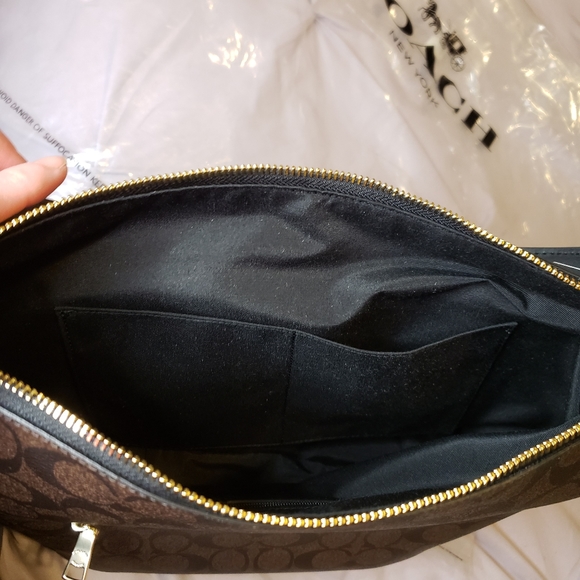 100% Authentic Coach Skylar Hobo Signature Canvas - Picture 3 of 10